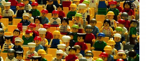 a crowd of Lego(tm) mini figures
